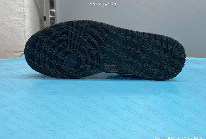 Air Jordan 1 Low 6