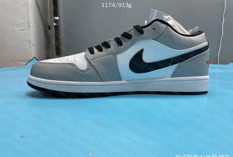 Air Jordan 1 Low 8