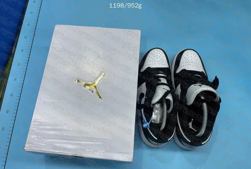 Air Jordan 1 Low 4