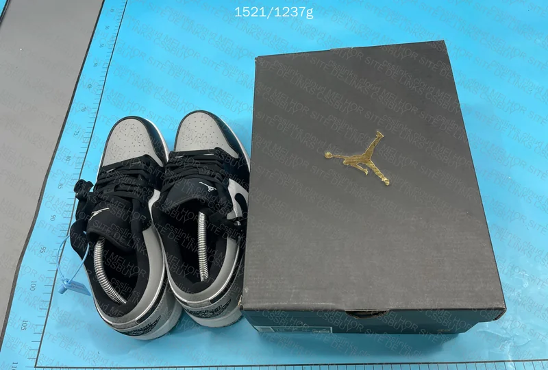 Air Jordan 1 Low 9