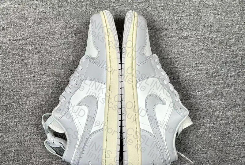 Air Jordan 1 Low Help 4