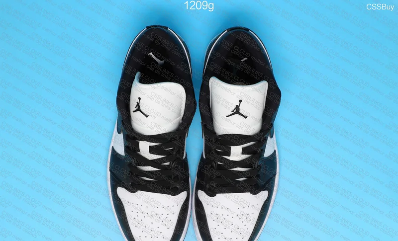 Air Jordan 1 Low Black and White 2