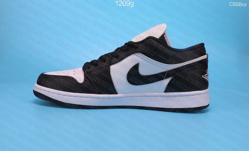 Air Jordan 1 Low Black and White 4