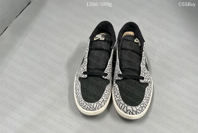 Air Jordan 1 Low - Black Cement