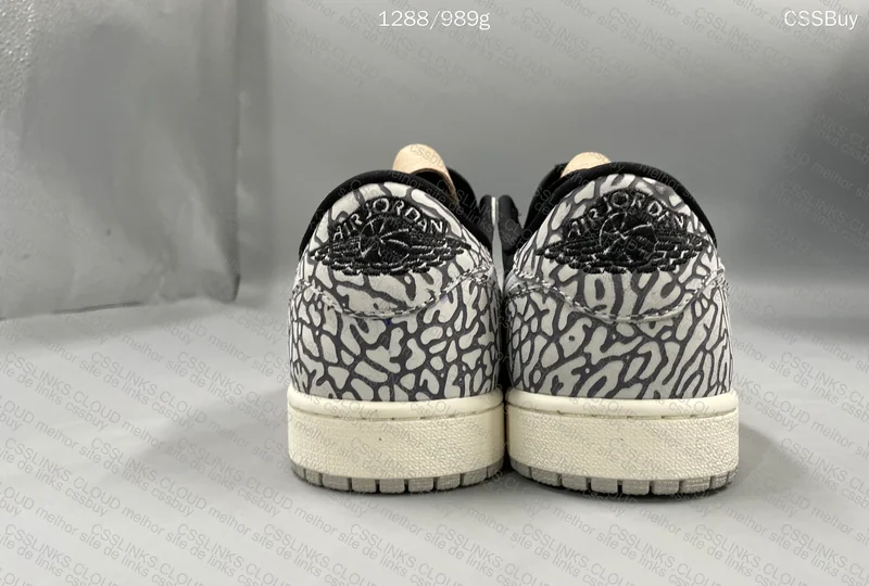 Air Jordan 1 Low - Black Cement 4