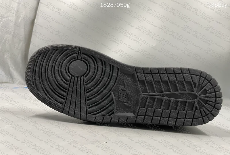 Air Jordan 1 Low Black Phantom 4
