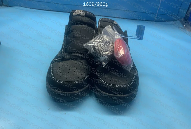 Air Jordan 1 Low Black Phantom 2