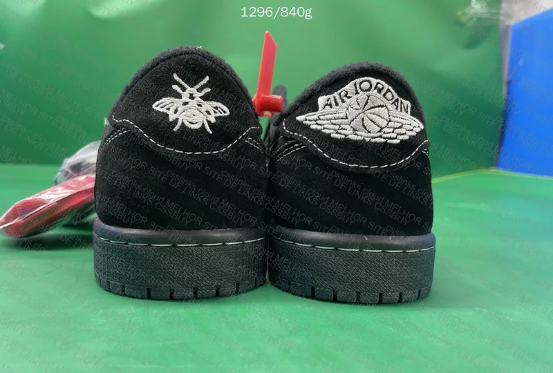 Air Jordan 1 Low Black Phantom 3