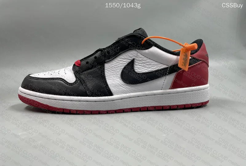 Air Jordan 1 Low 'Black Toe' 4