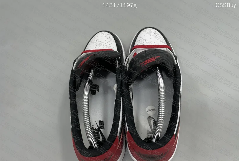Air Jordan 1 Low 'Black Toe' 4