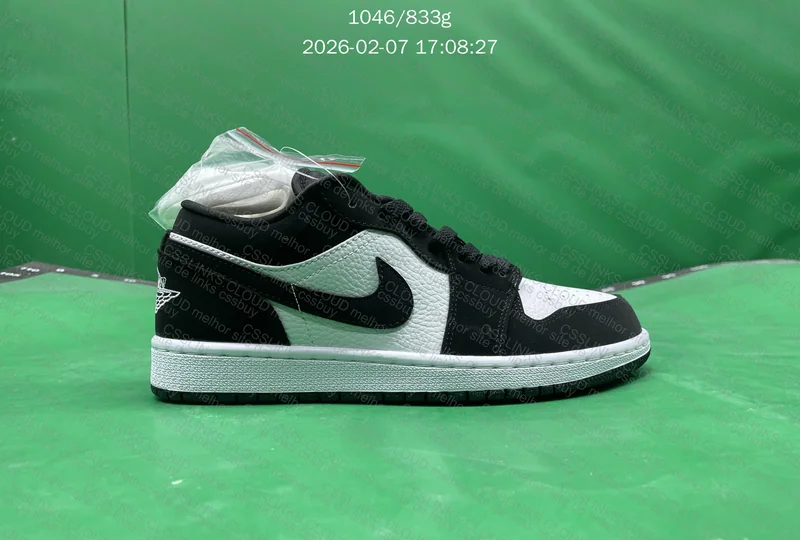 Air Jordan 1 Low - Black/White