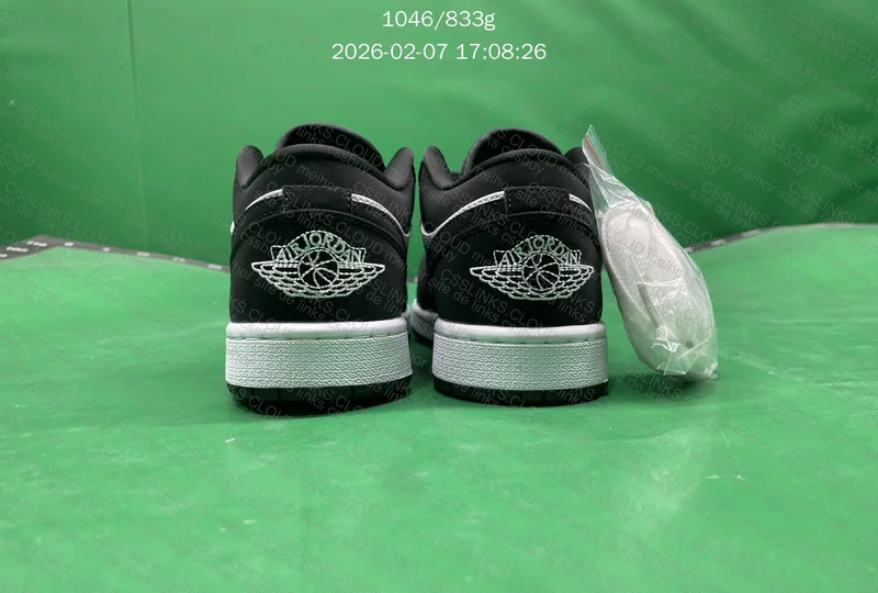 Air Jordan 1 Low - Black/White 3
