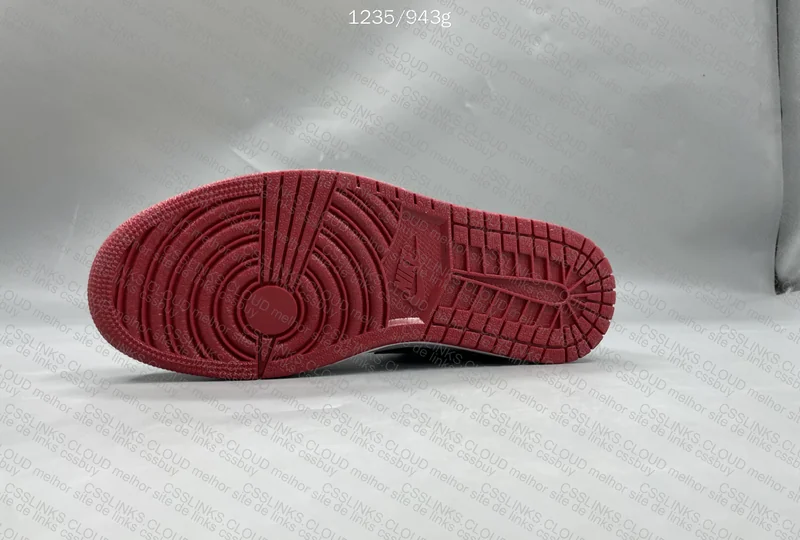 Air Jordan 1 Low Bred Toe 6