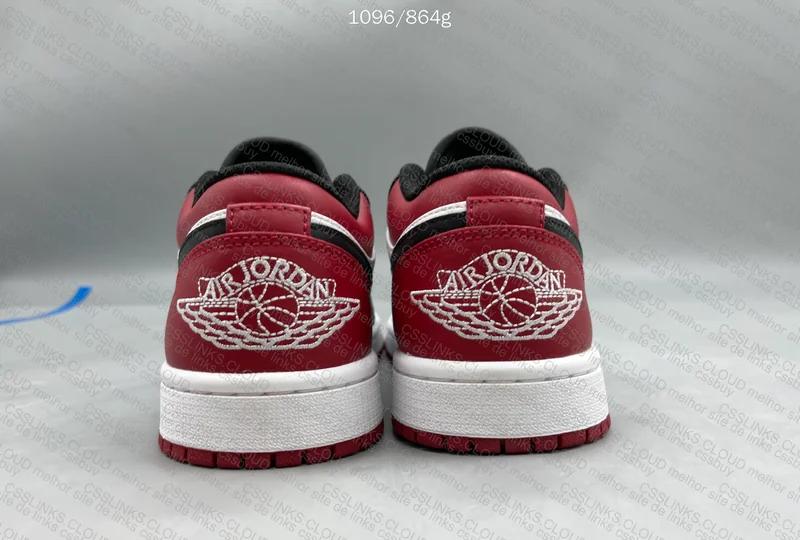 Air Jordan 1 Low - Bred Toe 2