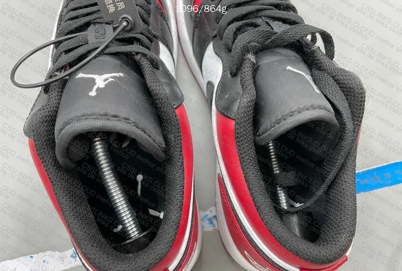 Air Jordan 1 Low - Bred Toe 4