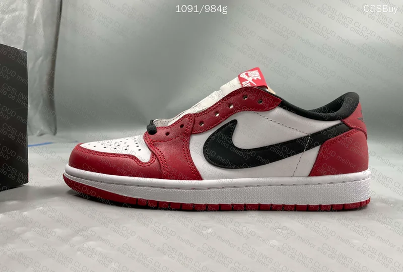 Air Jordan 1 Low Chicago 10