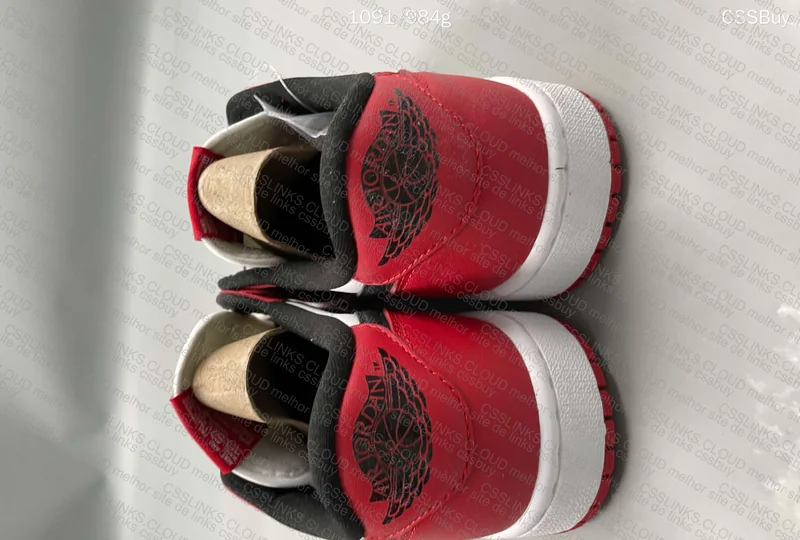 Air Jordan 1 Low Chicago 2