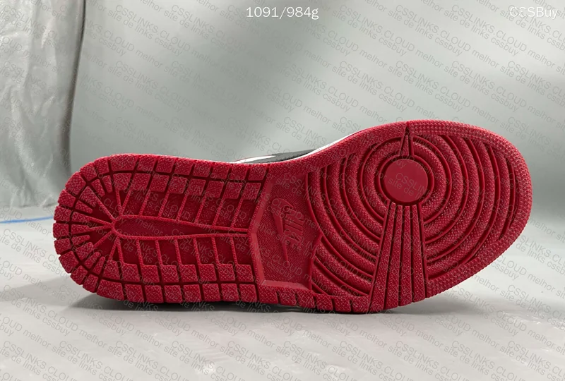 Air Jordan 1 Low Chicago 4