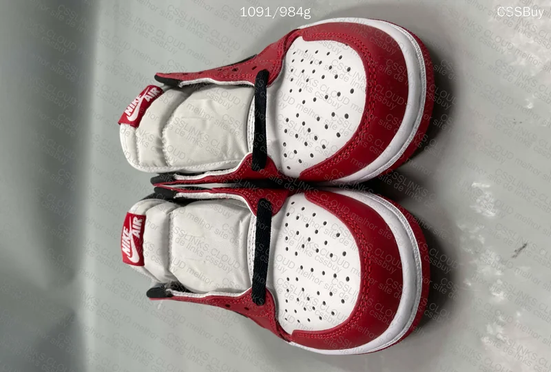 Air Jordan 1 Low Chicago 5