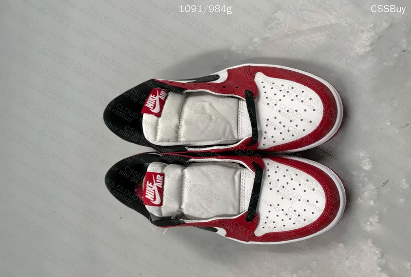 Air Jordan 1 Low Chicago 6