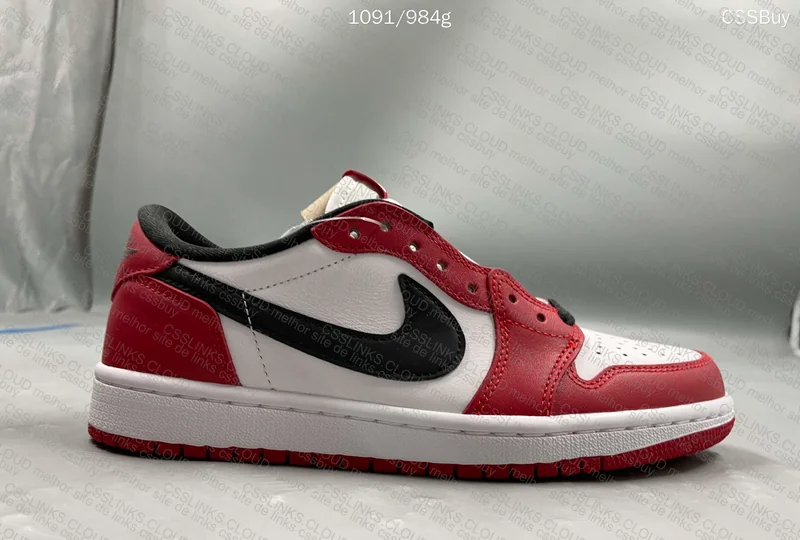 Air Jordan 1 Low Chicago 7