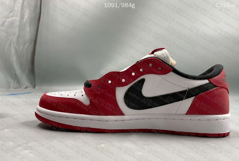 Air Jordan 1 Low Chicago 8