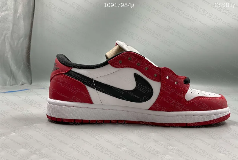 Air Jordan 1 Low Chicago 9