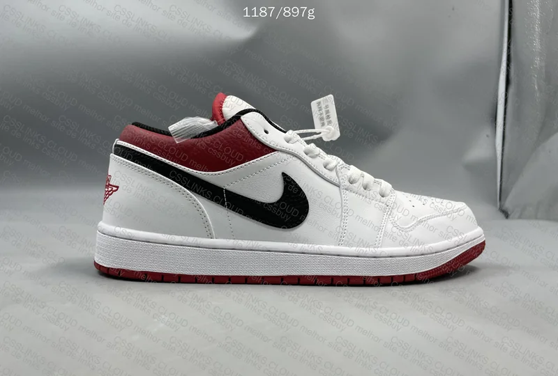Air Jordan 1 Low "Chicago" 4