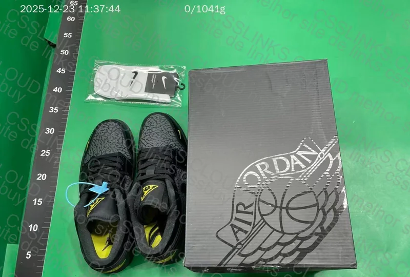 Air Jordan 1 Low DT