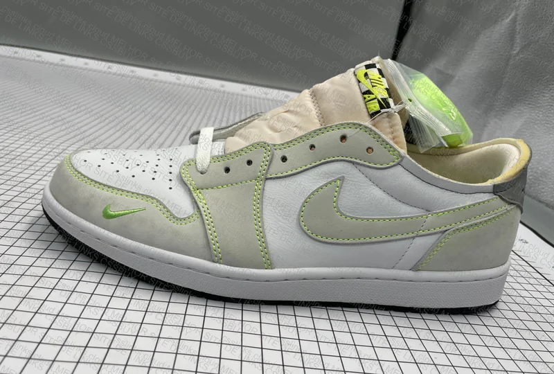 Air Jordan 1 Low Ghost Green 10