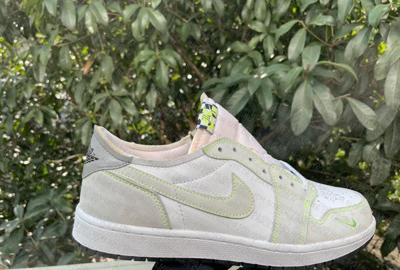 Air Jordan 1 Low Ghost Green 4