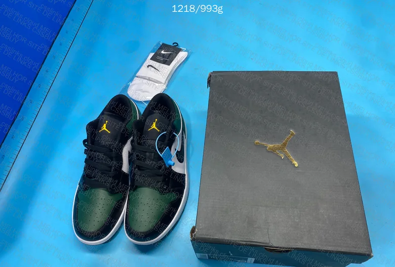 Air Jordan 1 Low Green Toe 4
