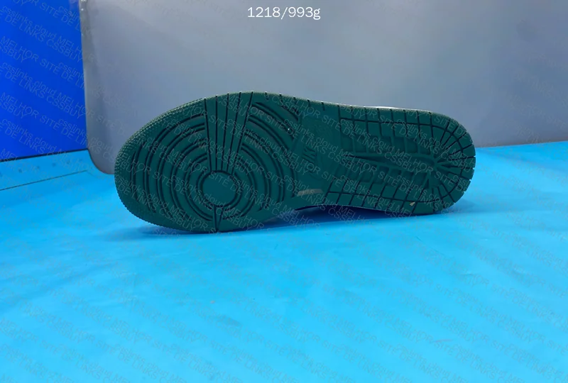Air Jordan 1 Low Green Toe 7