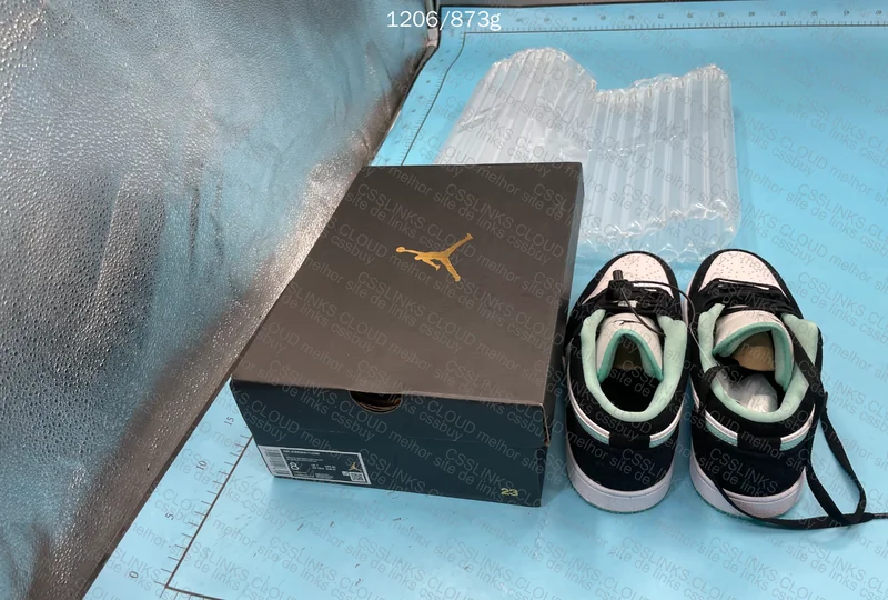 Air Jordan 1 Low - Island Green 4