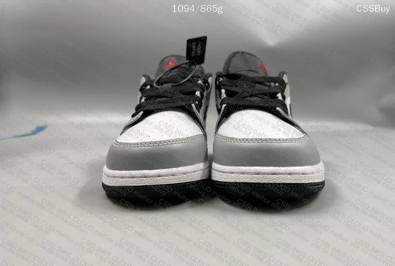 Air Jordan 1 Low "Light Smoke Grey"