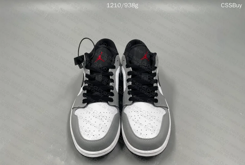 Air Jordan 1 Low Light Smoke Grey