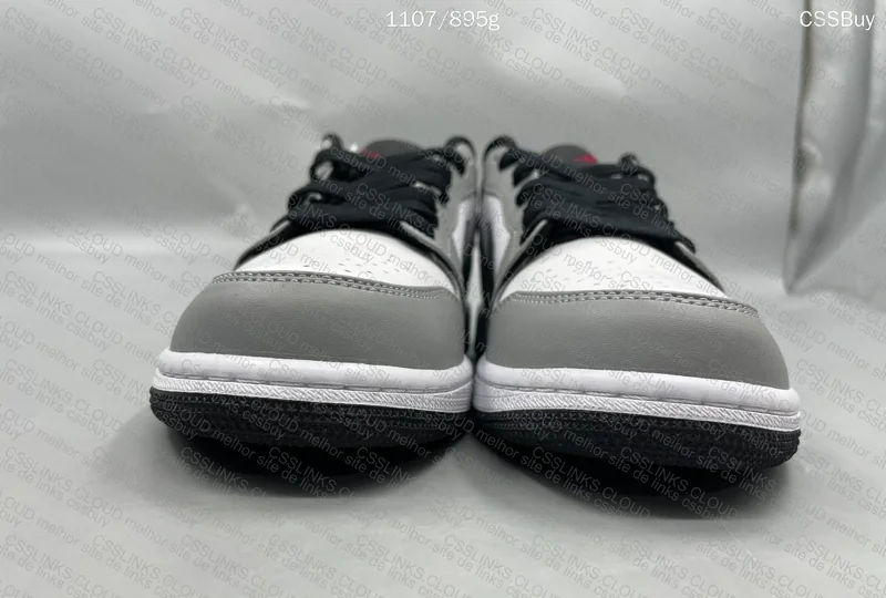 Air Jordan 1 Low 'Light Smoke Grey' 4