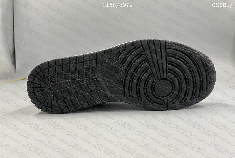 Air Jordan 1 Low Light Smoke Grey