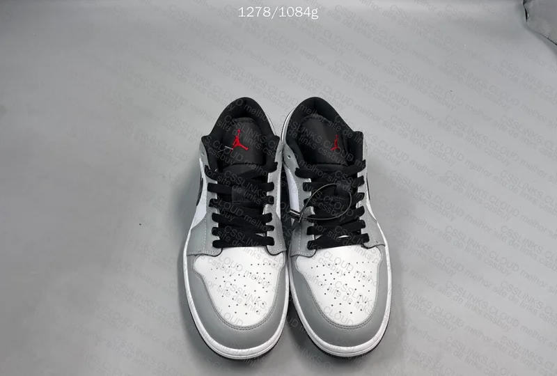 Air Jordan 1 Low (Light Smoke Grey) 2