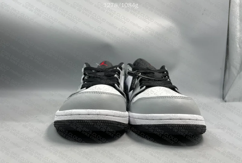 Air Jordan 1 Low (Light Smoke Grey) 3