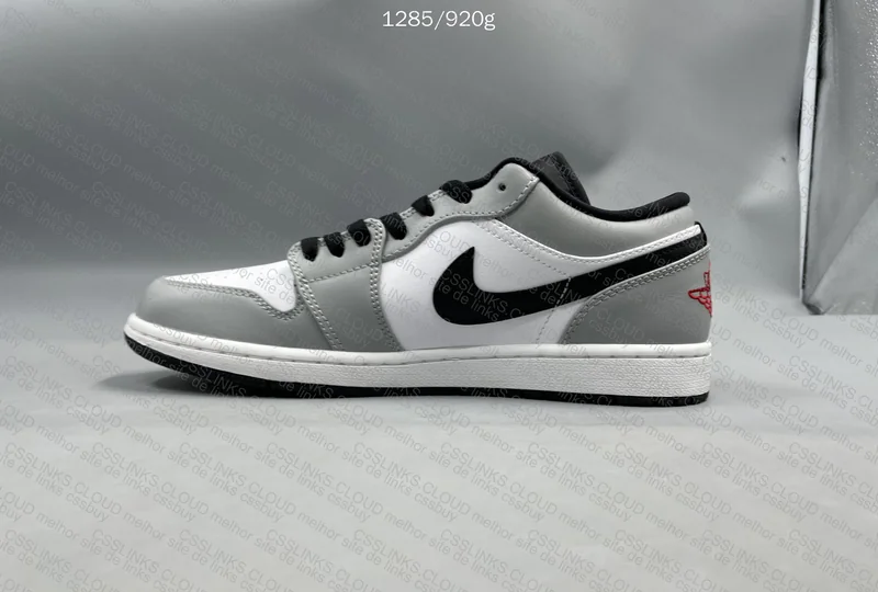 Air Jordan 1 Low Light Smoke Grey 4