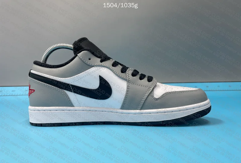 Air Jordan 1 Low Light Smoke Grey 4