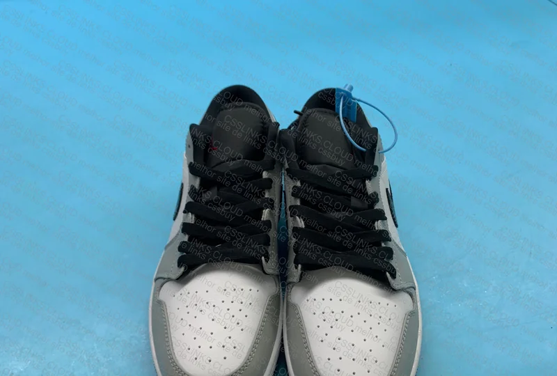 Air Jordan 1 Low 'Light Smoke Grey' 3
