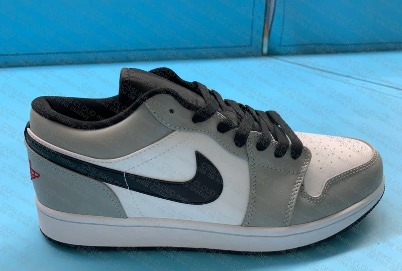 Air Jordan 1 Low 'Light Smoke Grey' 4