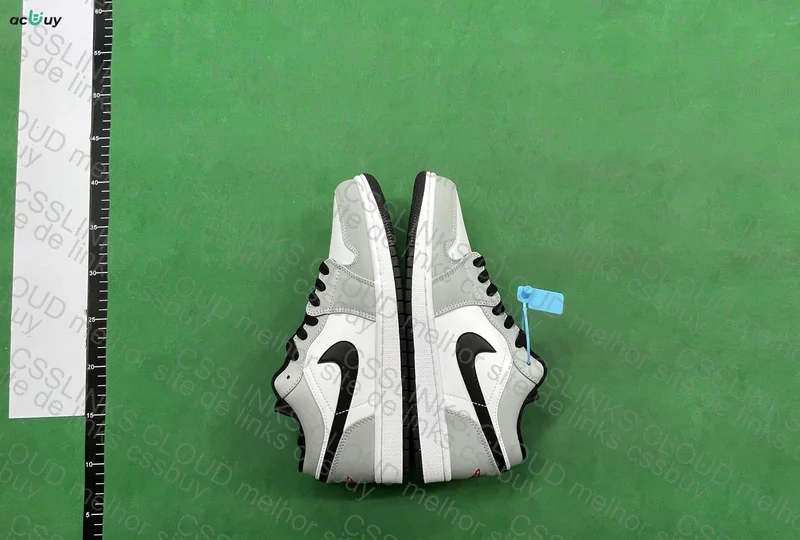 Air Jordan 1 Low Light Smoke Grey 5