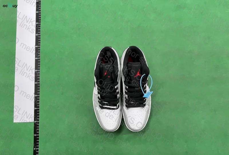 Air Jordan 1 Low Light Smoke Grey 6