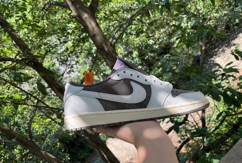 Air Jordan 1 Low Mocha 10