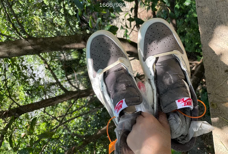 Air Jordan 1 Low Mocha 2