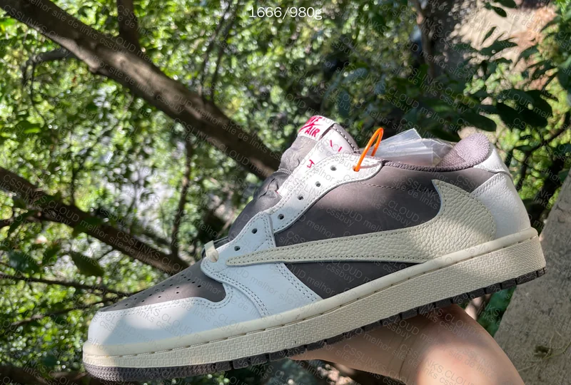 Air Jordan 1 Low Mocha 3