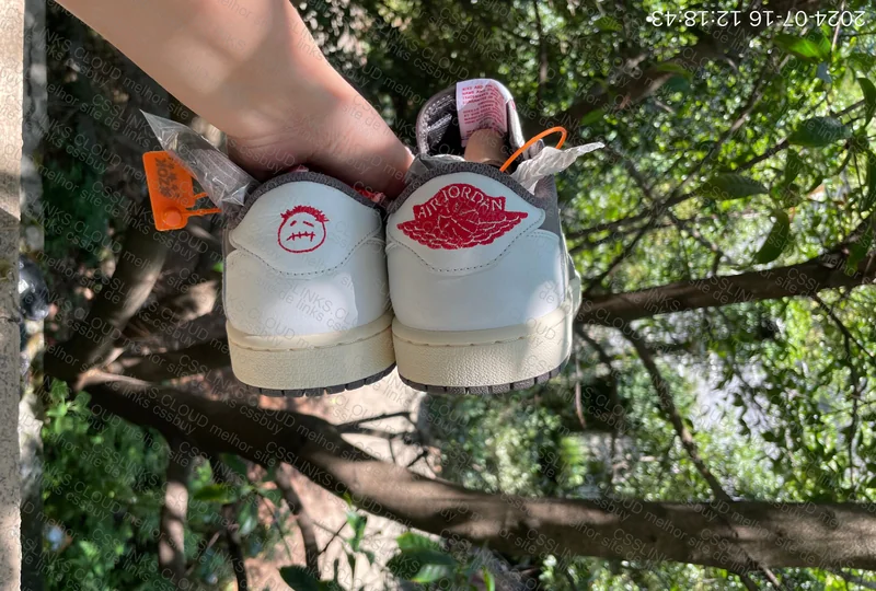 Air Jordan 1 Low Mocha 4